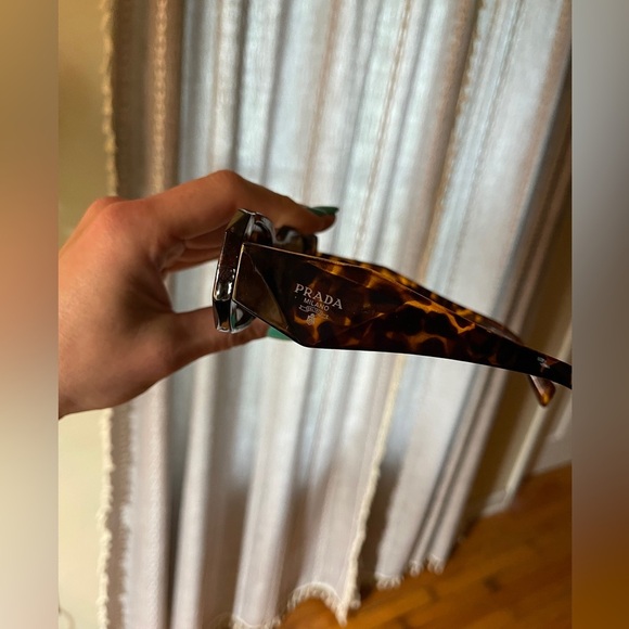 Prada sunglasses - Picture 4 of 8